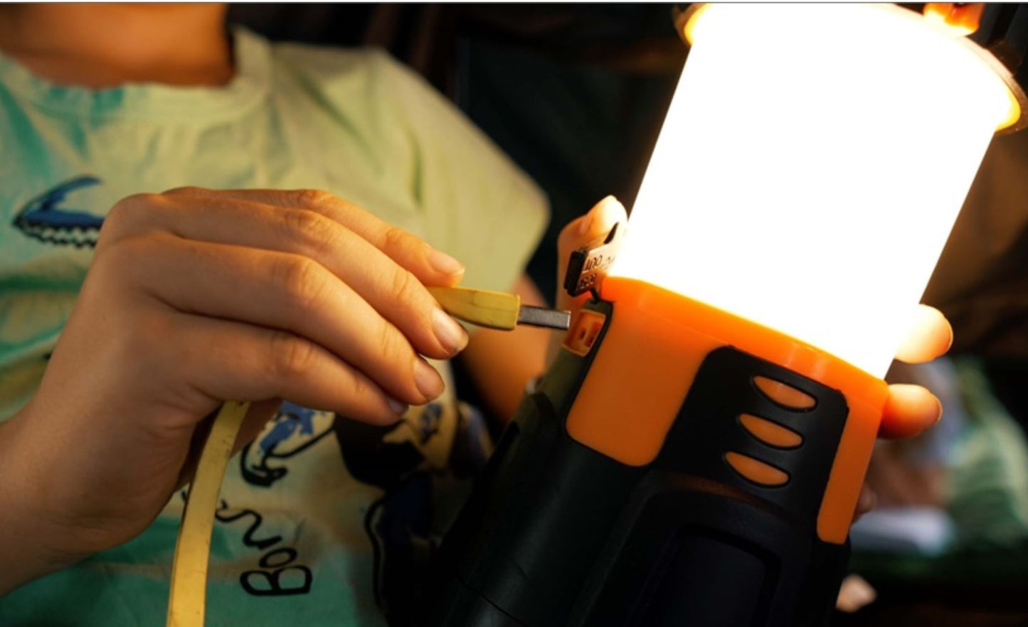 Kiwi HUB LANTERN with power bank 800lum