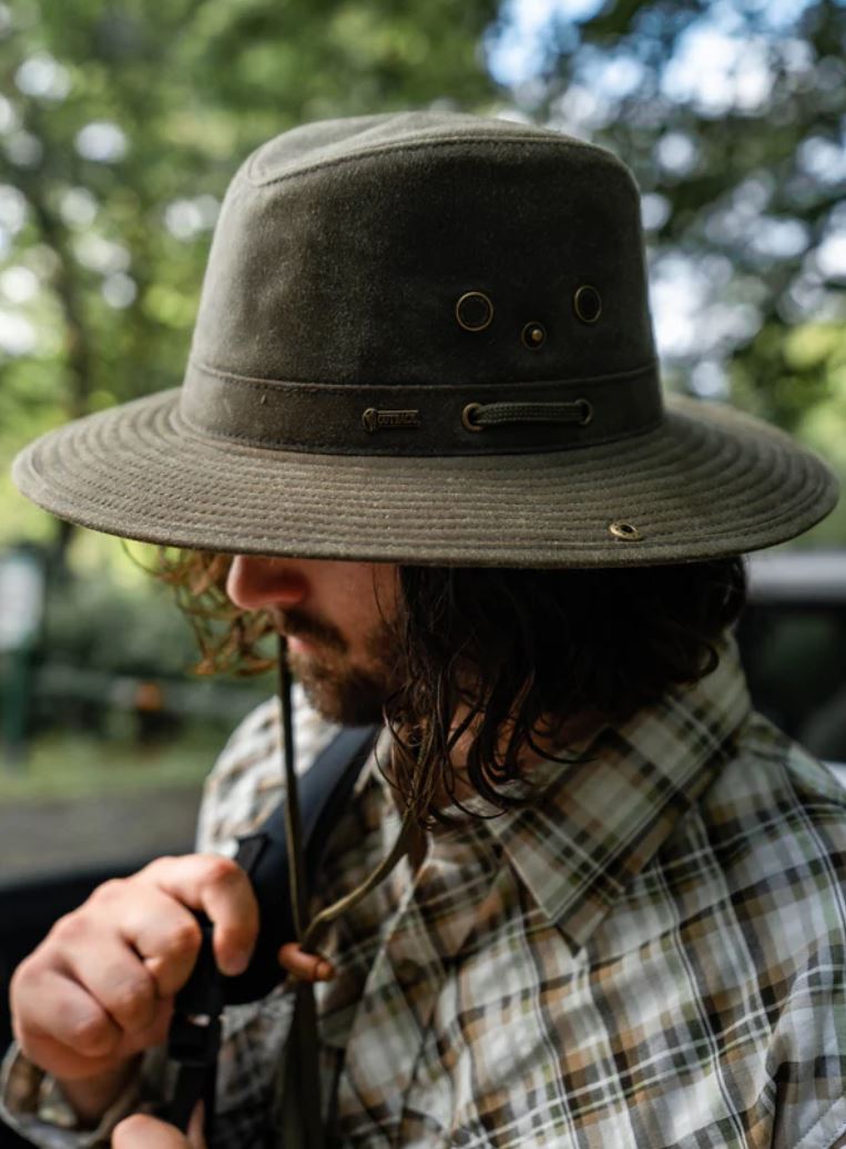 OUTBACK OILSKIN RIVER GUIDE